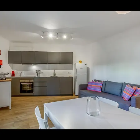 Lägenhet Falesia Modern Flat W/balcony & Pool By Lovelystay *