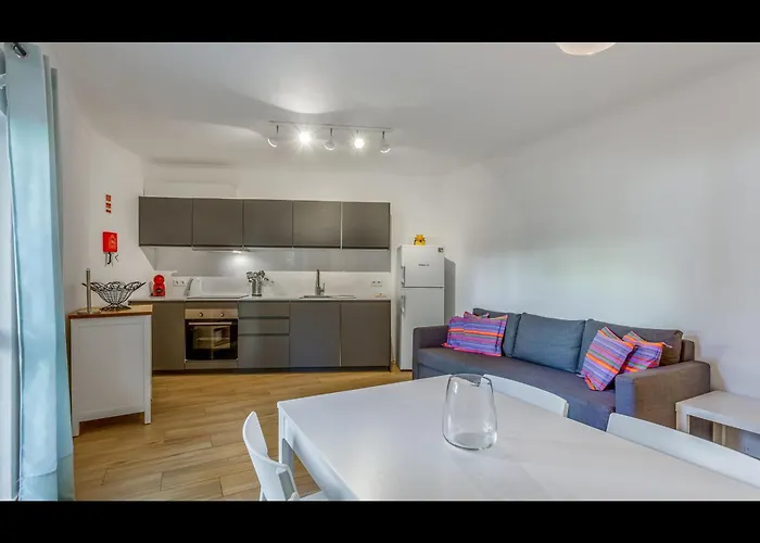 Διαμέρισμα Falesia Modern Flat W/balcony & Pool By Lovelystay *